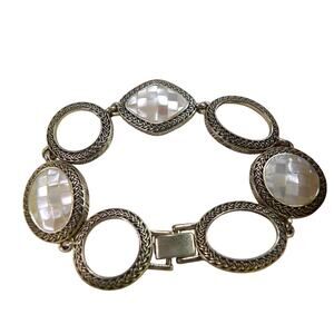 Vintage Lia Sophia Mother of Pearl Link Bracelet Gold Tone
